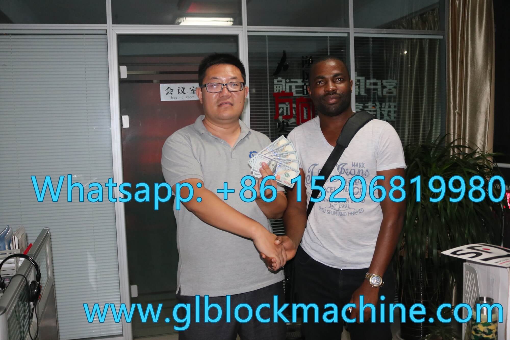 Uganda client purchase GiantLin QT40-2 concrete block making machine and pay cash as deposit 