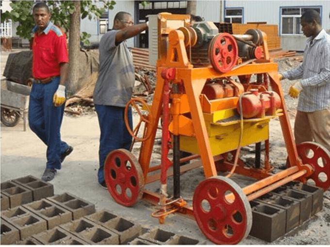 GiantLin QMY4-45 egg laying concrete block making machine in Guinea